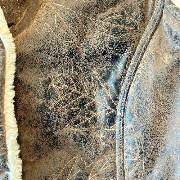 Woolrich Women's Saddle Brown Faux Leather Fur Vest Large - Picture 4 of 5